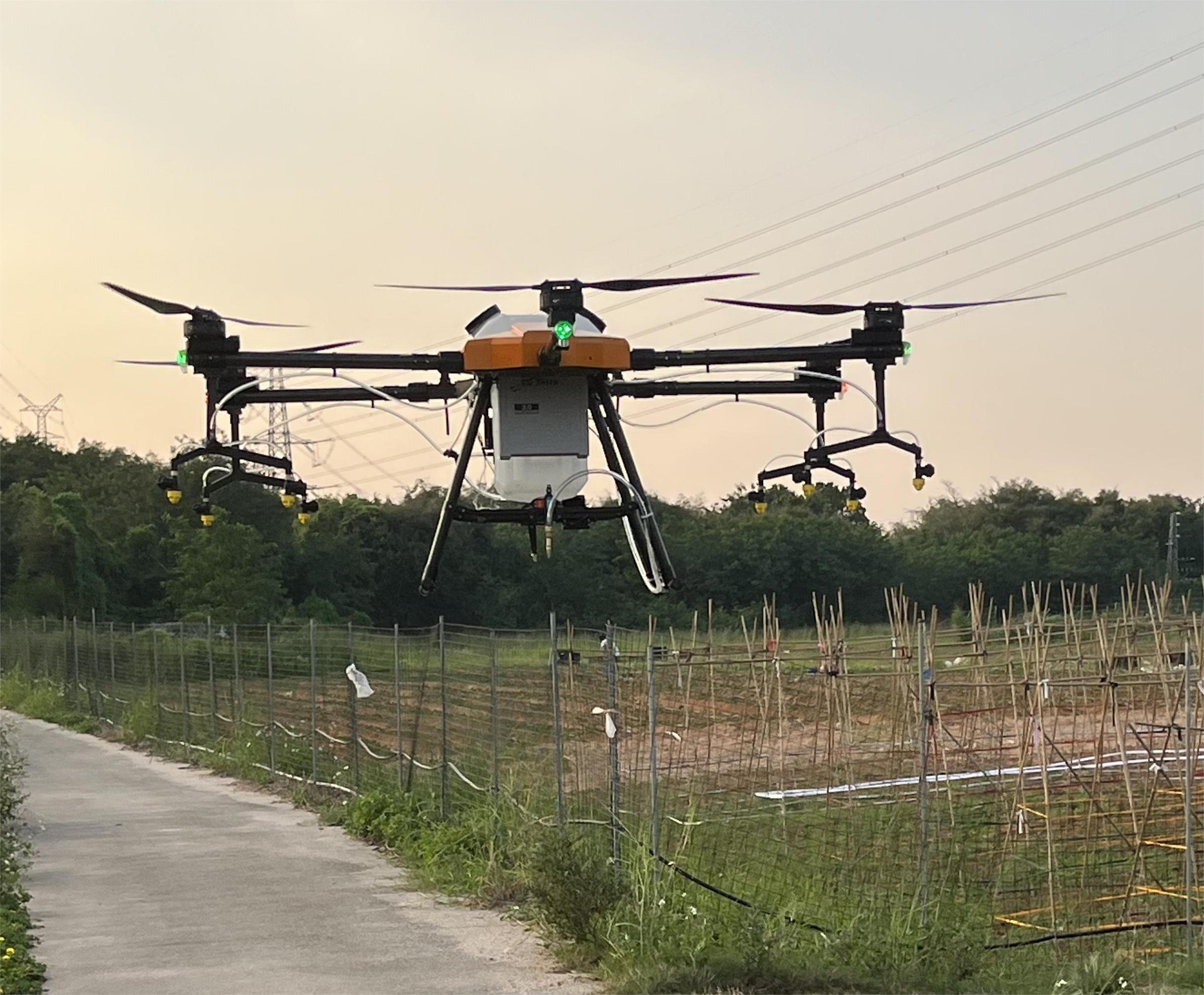 鼎峰無(wú)人機(jī)科技助農(nóng)保豐收